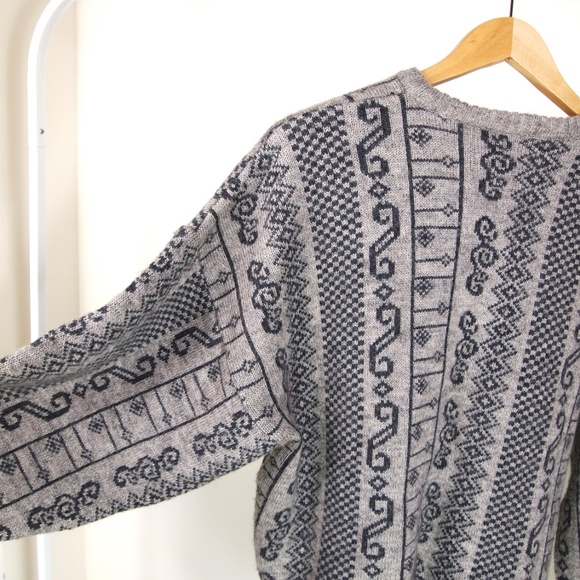 80's Grey and Charcoal Grey Geometric Sweater - Picture 4 of 4
